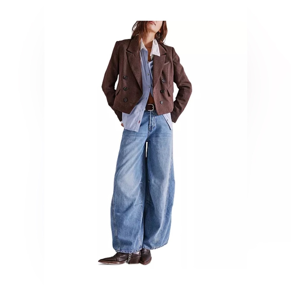 NWT Free People Westward Demi High-Rise barrel Jeans.